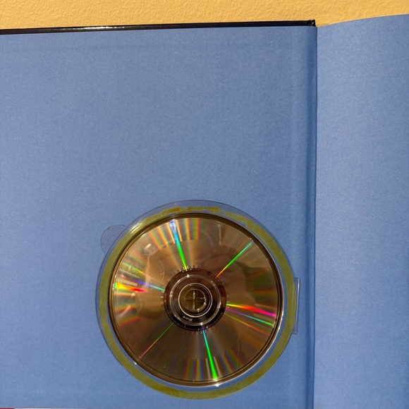 Elvis: His Life in Pictures and Music Book with CD - Picture 5 of 10